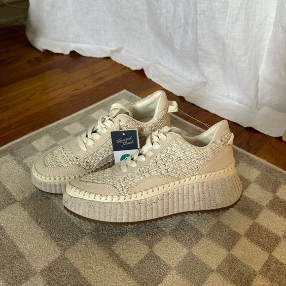 NEW Universal Thread platform sneakers - Picture 2 of 2